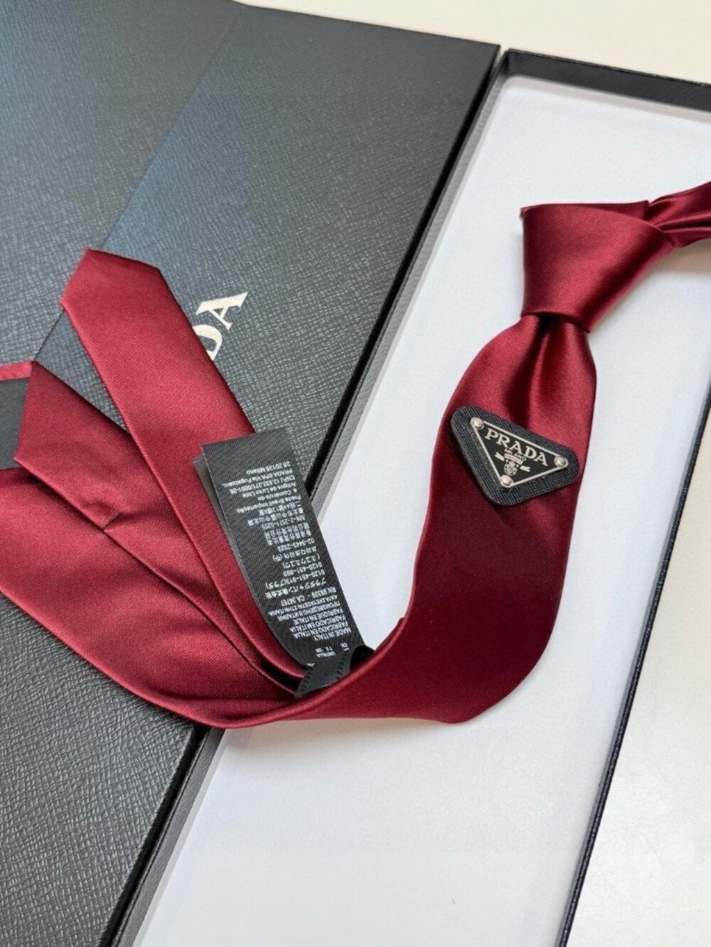 💖Prada red bow tie unisex comes with a gift box - Picture 4 of 5